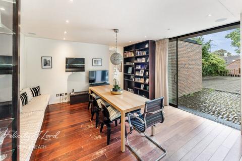 49 Kinlet Road, London, SE18 3BZ