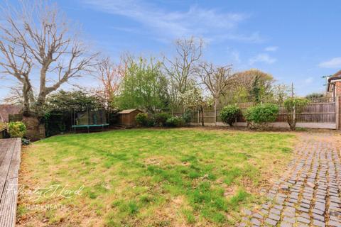 49 Kinlet Road, London, SE18 3BZ