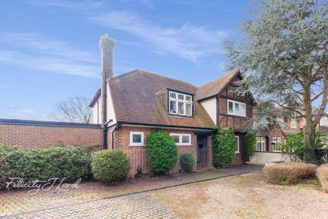 49 Kinlet Road, London, SE18 3BZ