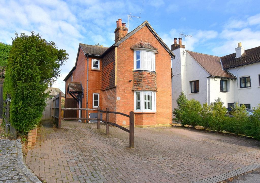 The Street, West Horsley, KT24 3 bed detached house - £795,950