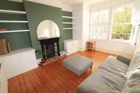 4 bedroom flat to rent, Samos Road, Penge