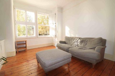 4 bedroom flat to rent, Samos Road, Penge