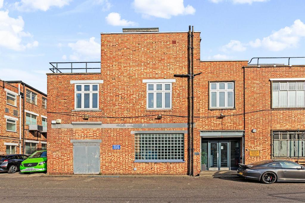 Forest Real Estate14 Trading Estate Road34.jpg