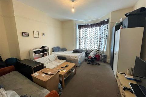 3 bedroom flat to rent - Sylvan Avenue, London N22