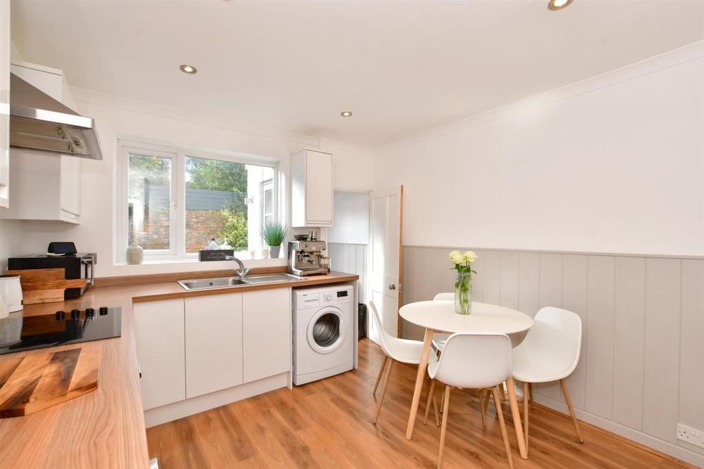 Cromwell Road, Tunbridge Wells, Kent 2 bed terraced house £375,000