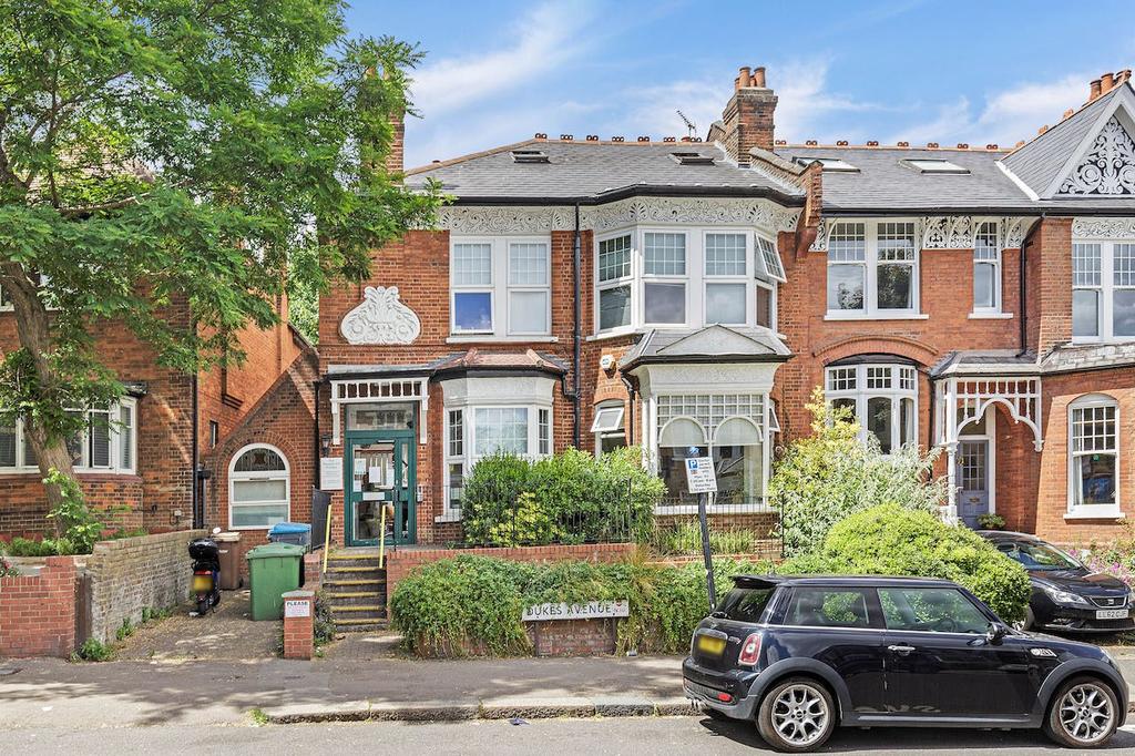 The Muswell Hill Practice, 1 Dukes... Leisure facility £8,333 pcm (£