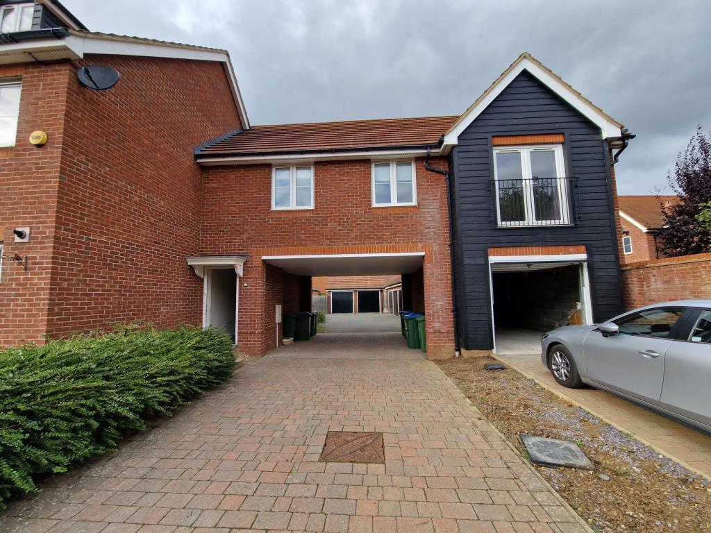 Aylesbury, Berryfields, 2 bed detached house £250,000