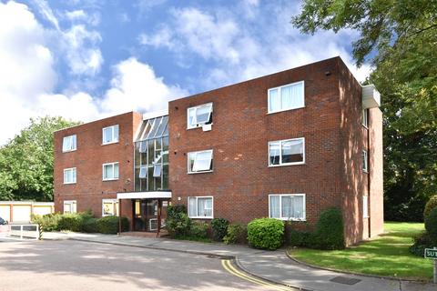 24 Sutton Close, Beckenham, BR3 5UG