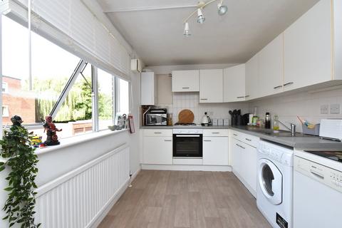 24 Sutton Close, Beckenham, BR3 5UG