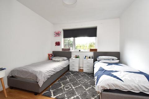 24 Sutton Close, Beckenham, BR3 5UG