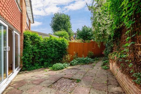25d Cintra Park, Upper Norwood, London, SE19 2LH