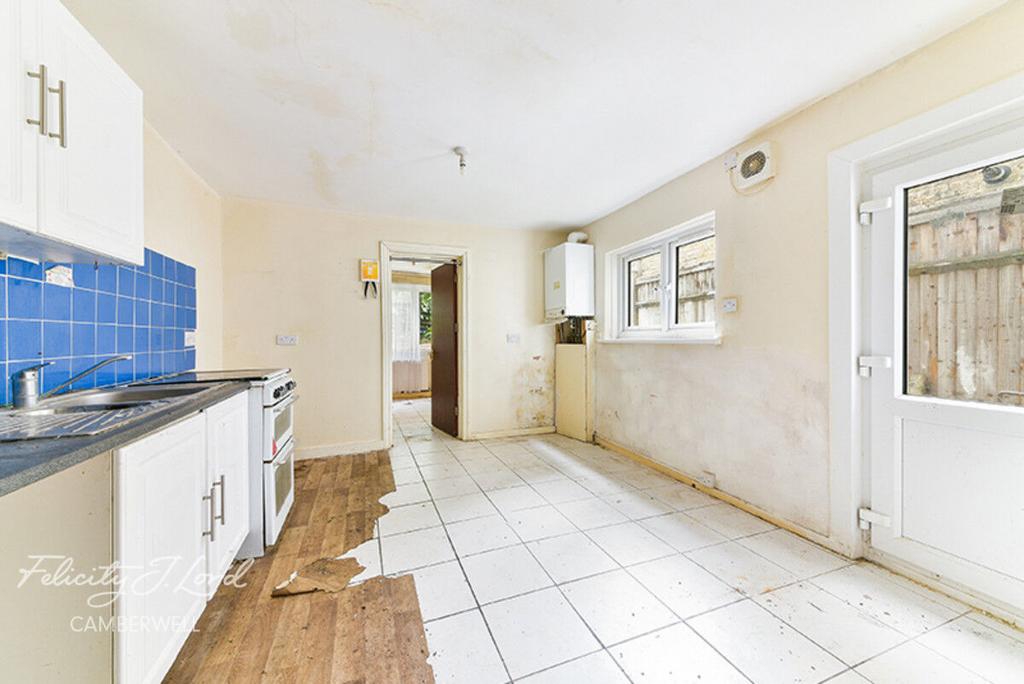 Shenley Road, London, SE5 4 bed terraced house £800,000