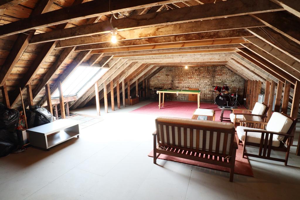 Floored loft (3)