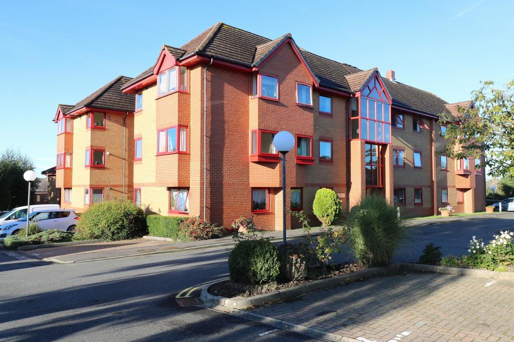 Franklynn Road, Haywards Heath, RH16 2 bed flat for sale £235,000