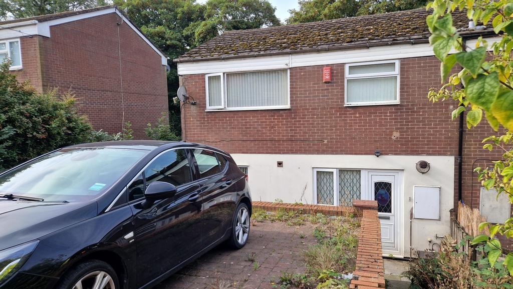 Walton Grove, Talke, ST7 3 bed semidetached house £130,000