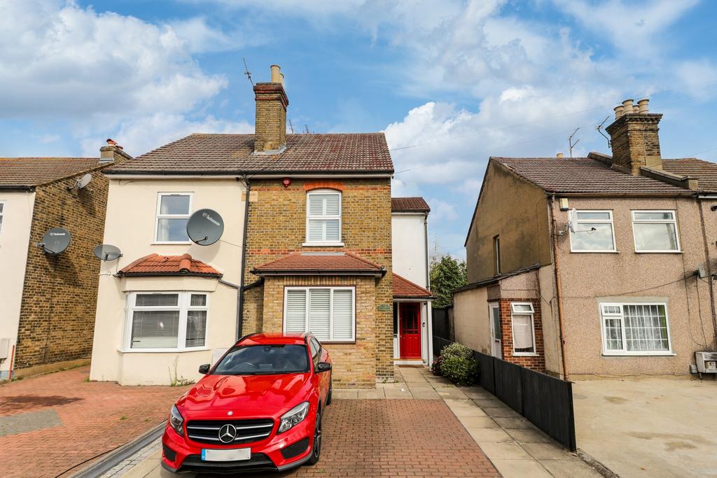 Totteridge Road, EN3 3 bed semidetached house for sale £499,995