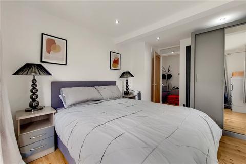 2 bedroom flat to rent, Birdhurst Road, London