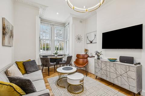 2 bedroom flat to rent, Birdhurst Road, London