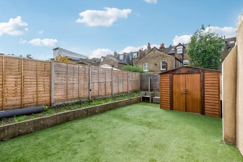 2 bedroom flat to rent, Birdhurst Road, London