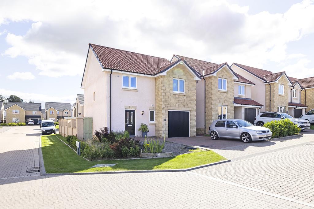 21 Cadwell Gardens, Gorebridge, EH23 3 bed detached house £260,000