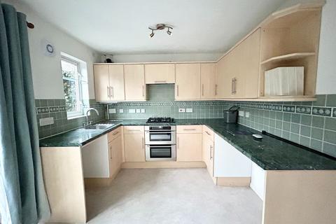 2 bedroom terraced house to rent, Selborne Gardens, Farnham