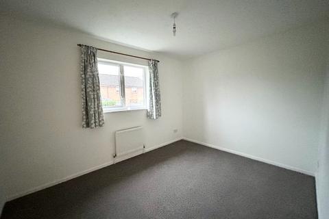 2 bedroom terraced house to rent, Selborne Gardens, Farnham
