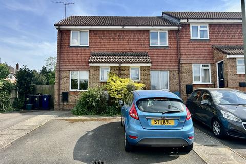 2 bedroom terraced house to rent, Selborne Gardens, Farnham