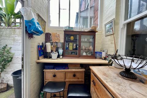 64 Barton Road, Exeter, EX2 9BT