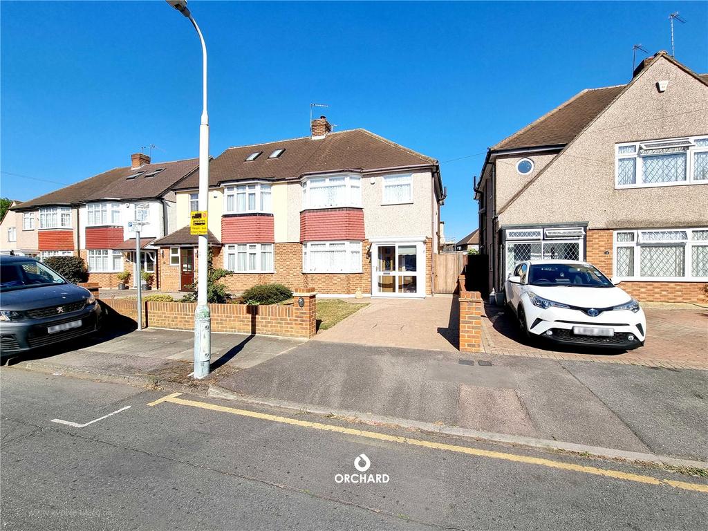 Clovelly Close, Ickenham, UB10 3 bed semidetached house £630,000