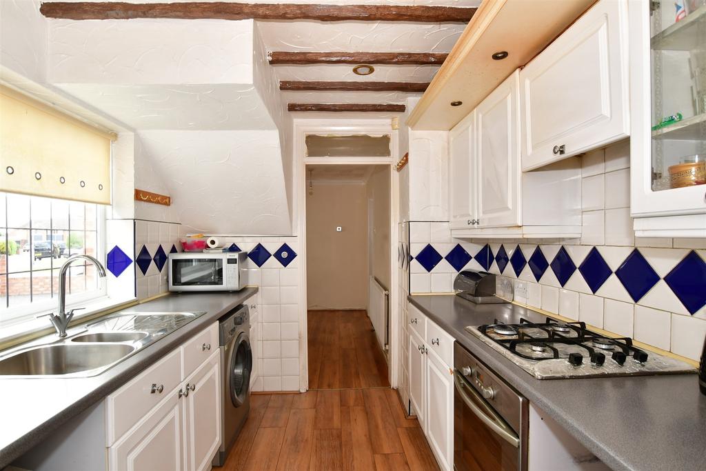 Frobisher Way, Gravesend, Kent 3 bed semidetached house for sale £