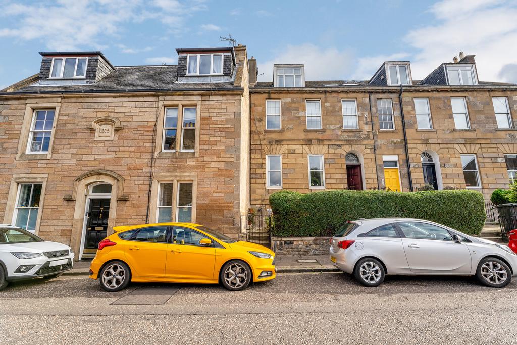 9 Pirniefield Place, Edinburgh, EH6 7PL 1 bed flat £190,000