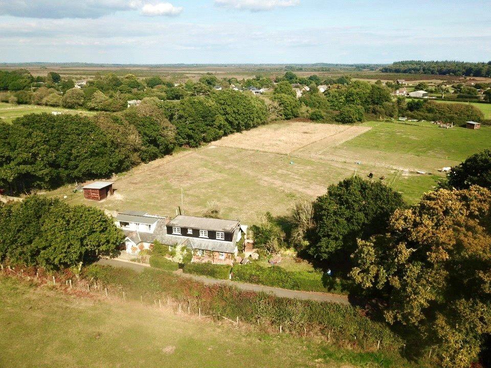 Jordans Lane, Pilley, Lymington, Hampshire, SO41 3 bed semidetached