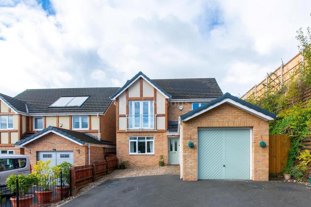 Woodside Walk, Wattsville, Cross Keys, Newport. NP11 7NZ 4 bed detached