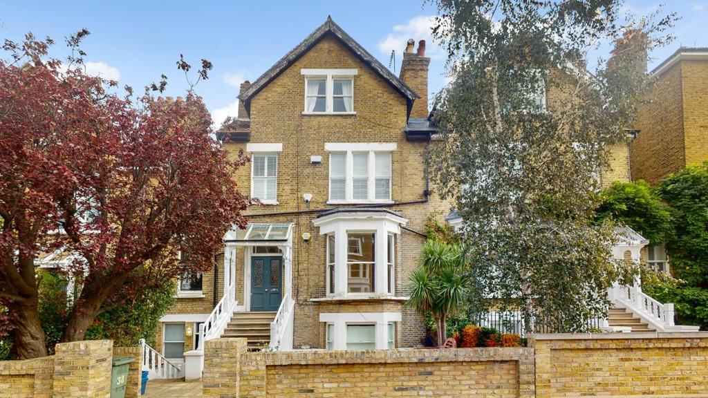 Montague Road, Richmond 2 bed apartment £875,000
