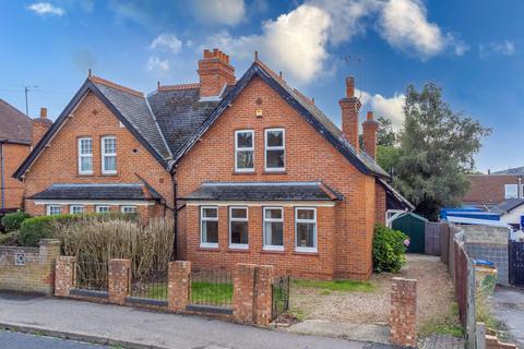 3 bedroom semi-detached house for sale - Newcastle Road, Reading, RG2 7TR