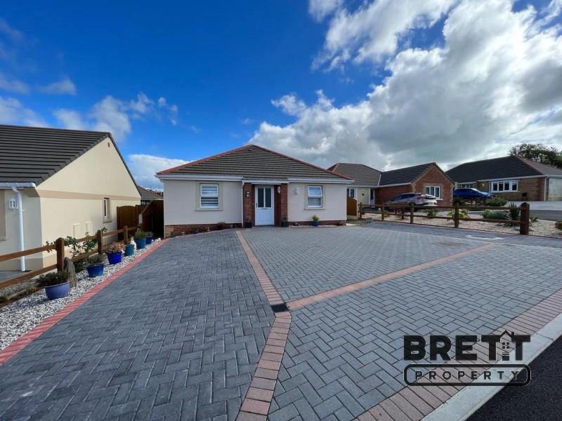 Gibbas Way, Pembroke, Pembrokeshire. SA71 5JF 2 bed detached bungalow