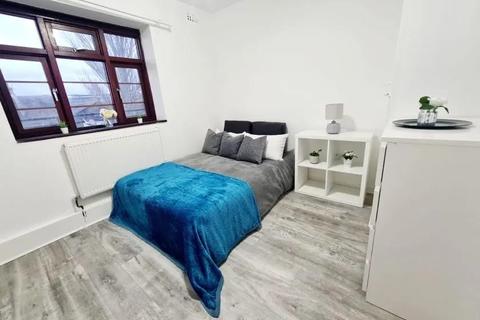 2 bedroom flat for sale - Poynders Gardens, London SW4