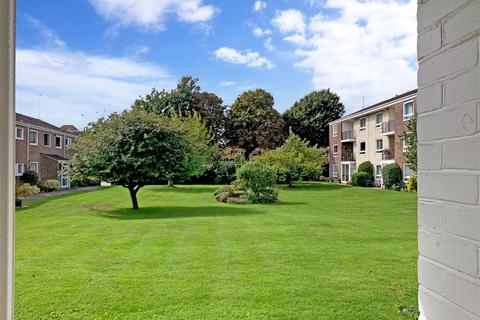 2 bedroom ground floor flat for sale, Pevensey Garden, Worthing, West Sussex