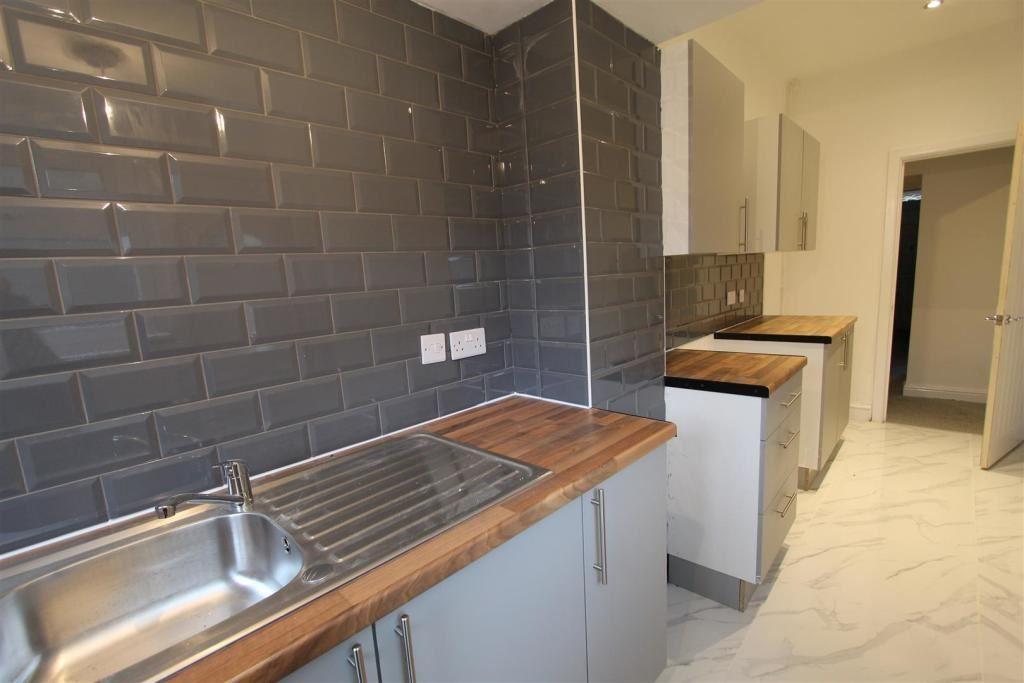 Florence Street, Burnley, Lancashire... 2 bed terraced house £55,000