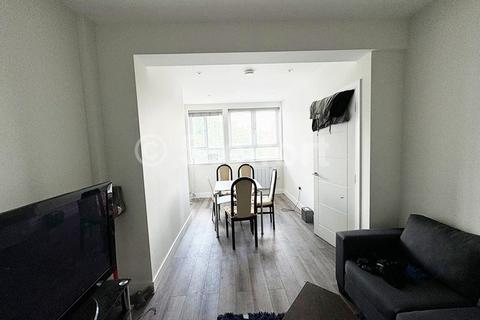 2 bedroom apartment to rent, Mottingham Road, London SE9