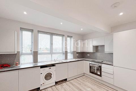 2 bedroom flat to rent, Mottingham Road, London SE9