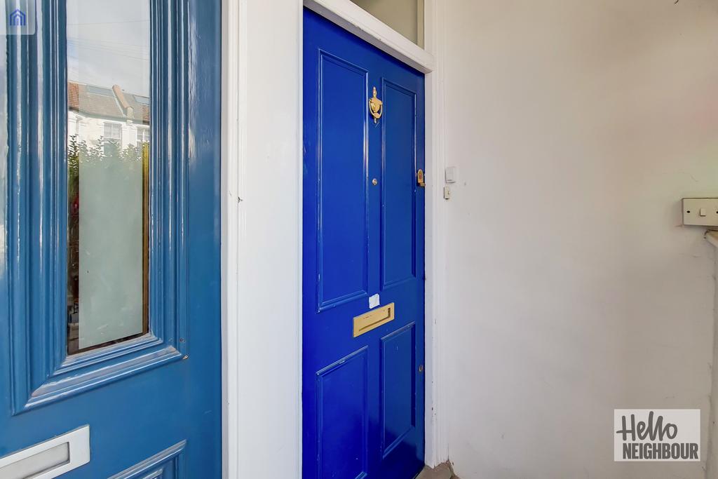 Cambray Road, London, SW12 2 bed apartment £1,750 pcm (£404 pw)