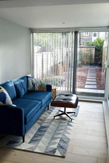 2 bedroom apartment to rent, Cambray Road, London, SW12