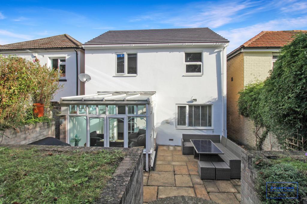 Douglas Road, Poole, BH12 3 bed detached house £400,000