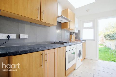 4 bedroom terraced house to rent, Feltham Road, Mitcham