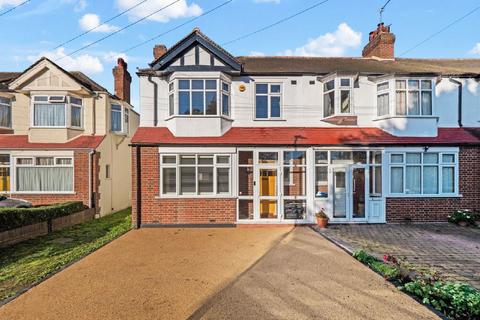 3 bedroom end of terrace house for sale - Westway Close, Raynes Park