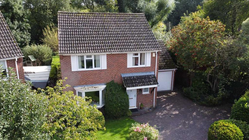 Redbridge Drive, Andover 4 bed detached house for sale £500,000