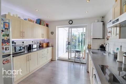 27 Bracklesham Gardens, Luton, LU2 8QJ