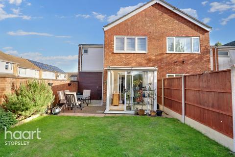 27 Bracklesham Gardens, Luton, LU2 8QJ