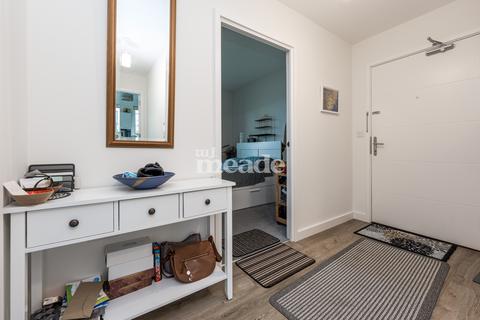 2 bedroom flat for sale - Merriam Close, Highams Park, E4